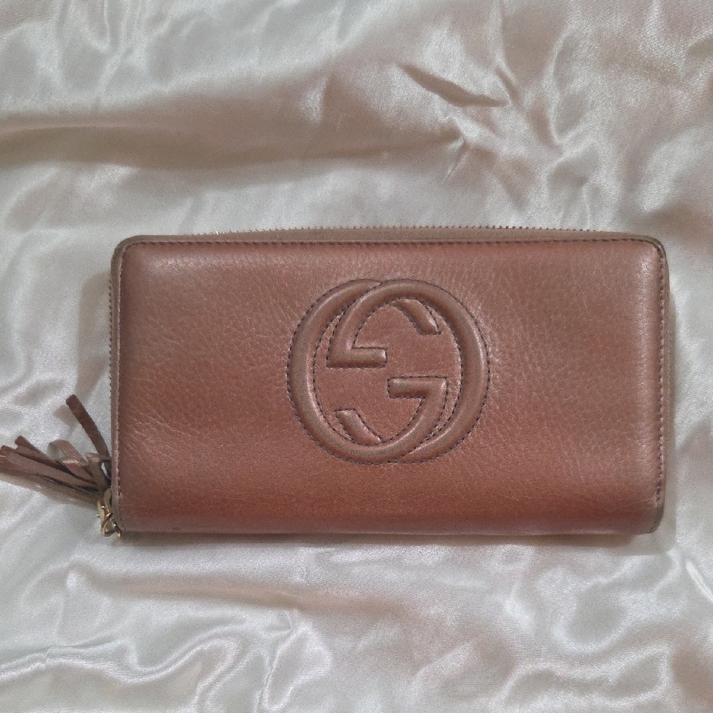 Gucci Soho Rose Leather Zip Around Wallet